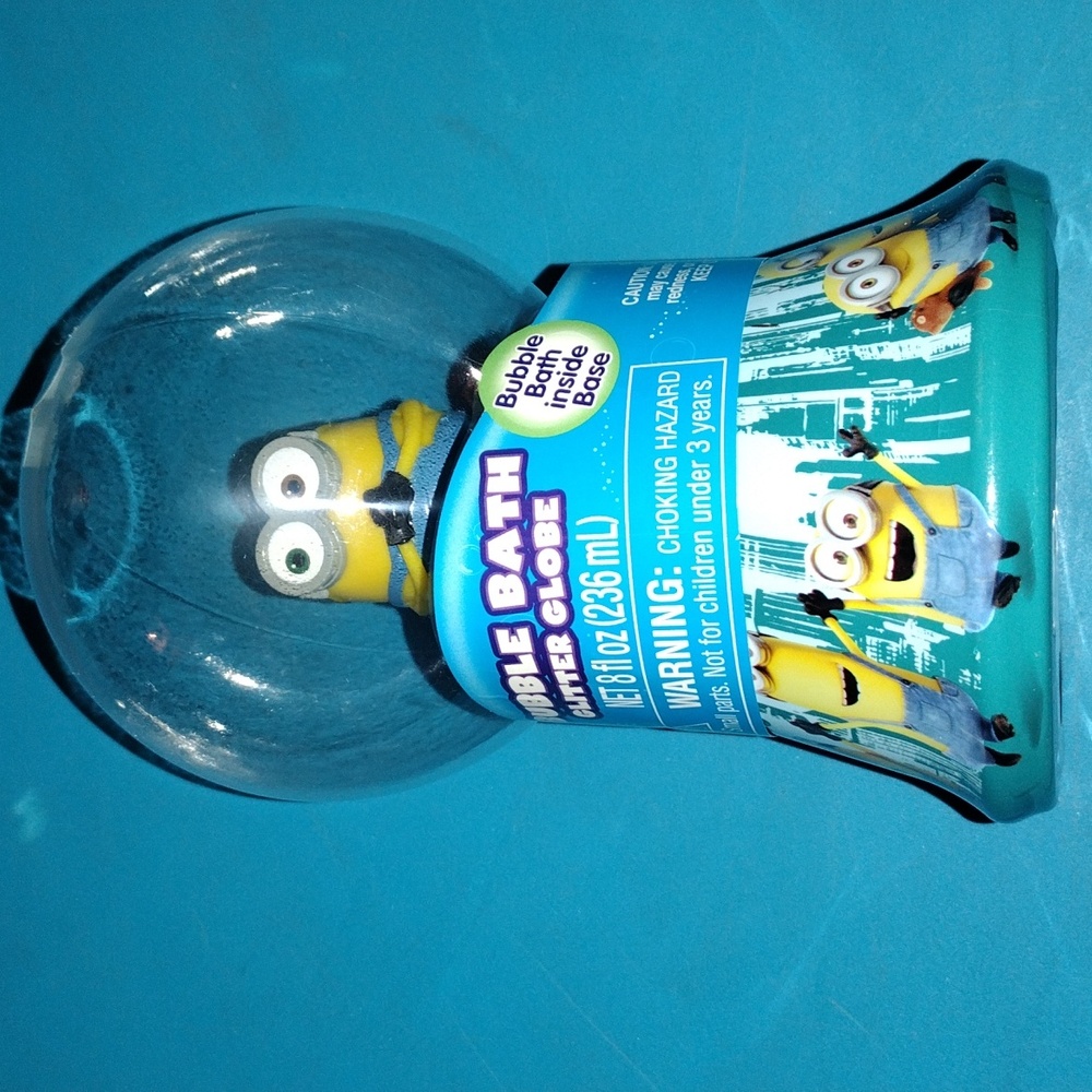 Minions Bubble Bath Glitter Globe 8oz Removable Figure